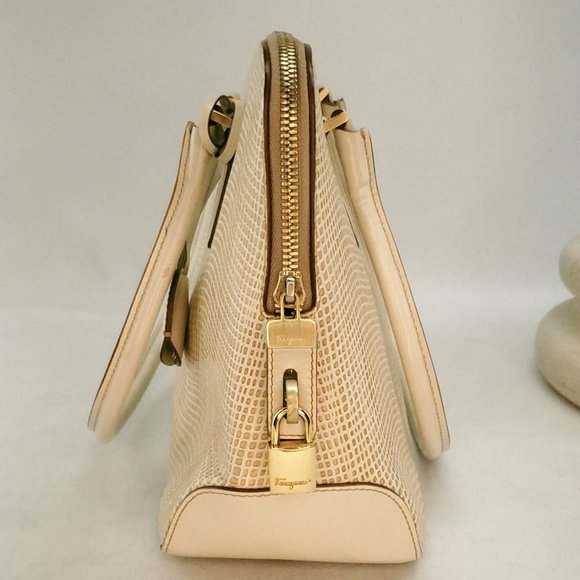 AUTHENTIC Salvatore Ferragamo Gancio Cream Shoulder Bag - Picture 6 of 13